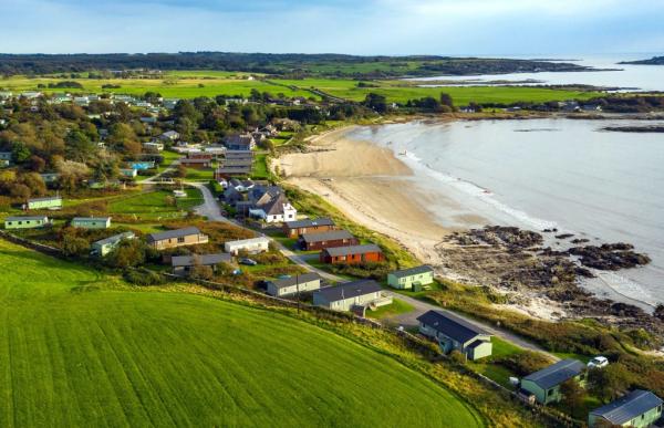 A winner of many quality awards, Sandgreen enjoys spectacular ocean views from its seaside locatio